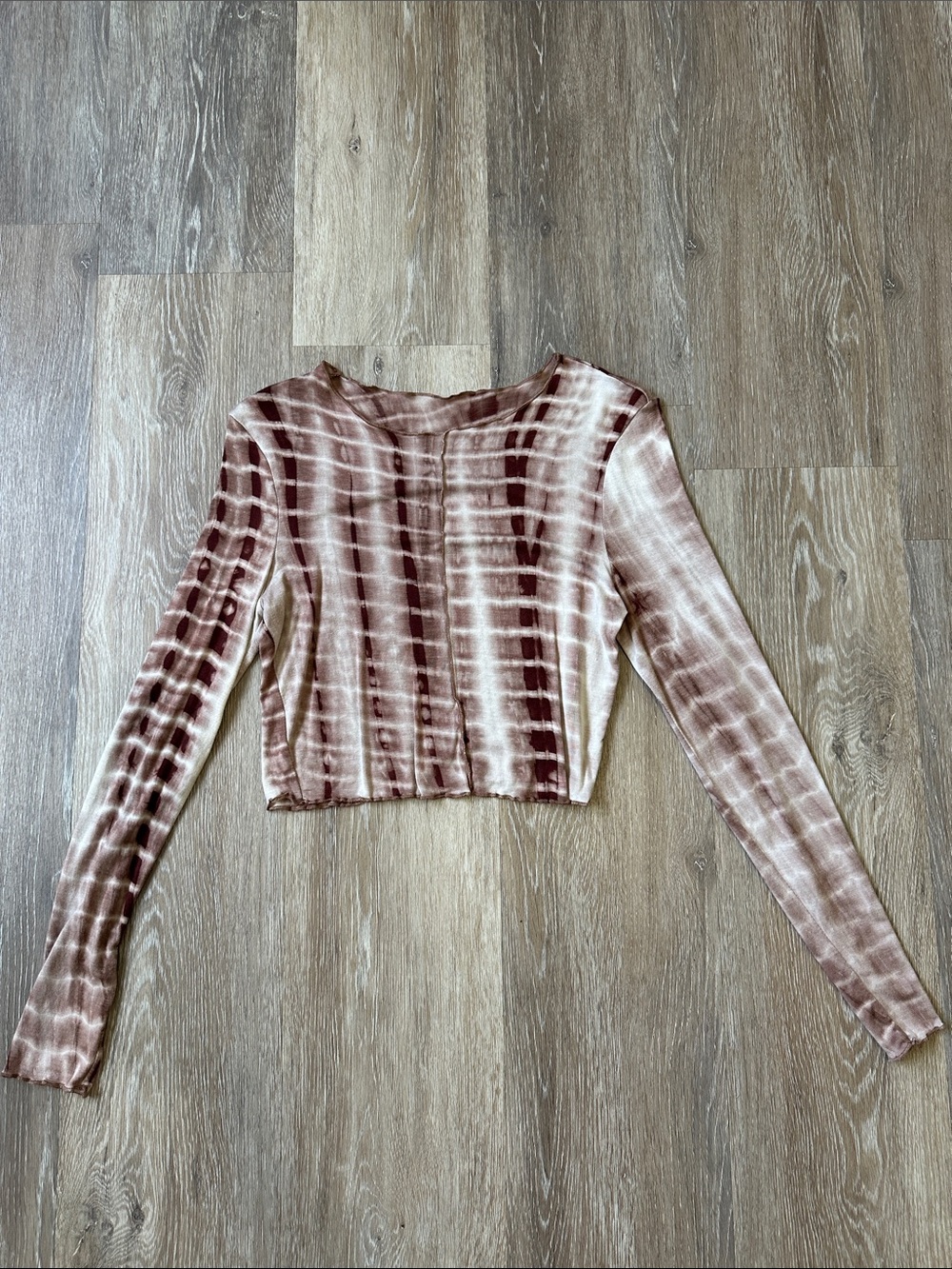 Long Sleeve Tie-Dye Crop Top in Taupe